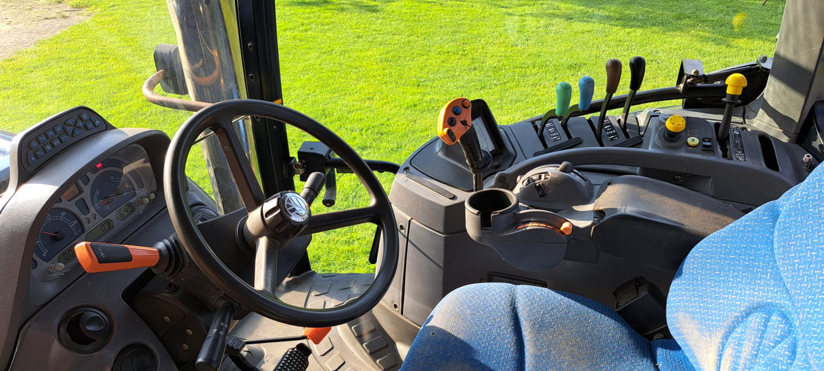New Holland T7050