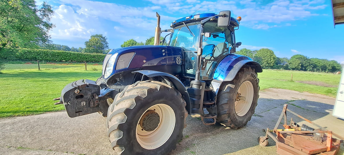 New Holland T7050