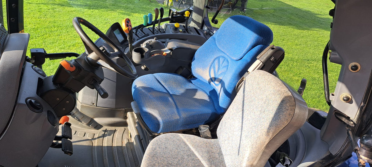 New Holland T7050