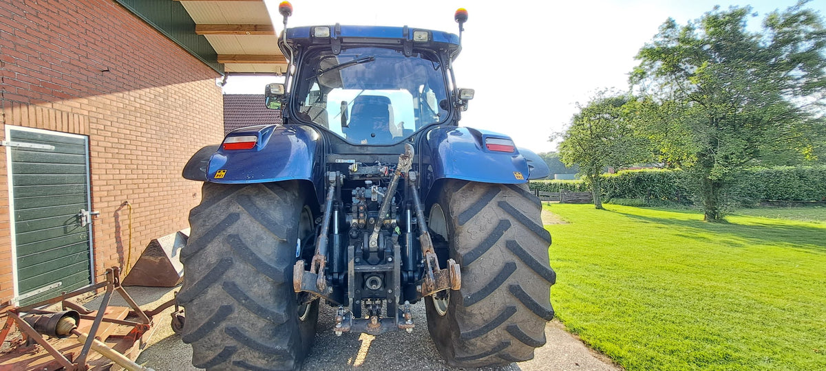 New Holland T7050